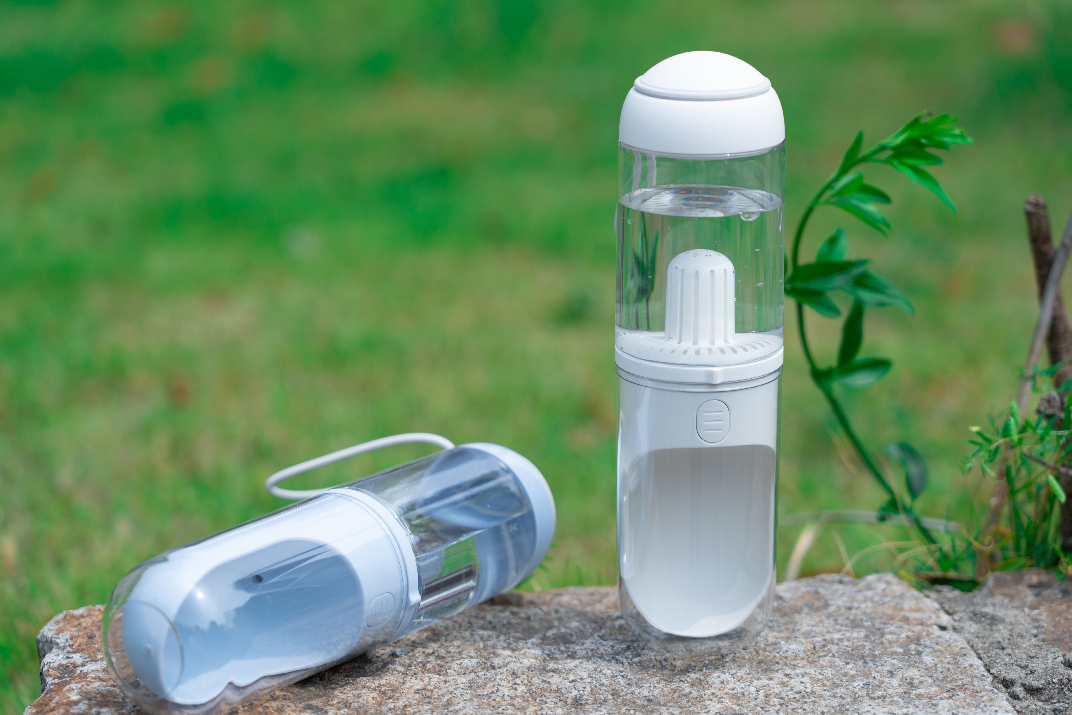 Pet Life ® Handheld Travel Filtered Water Feeder