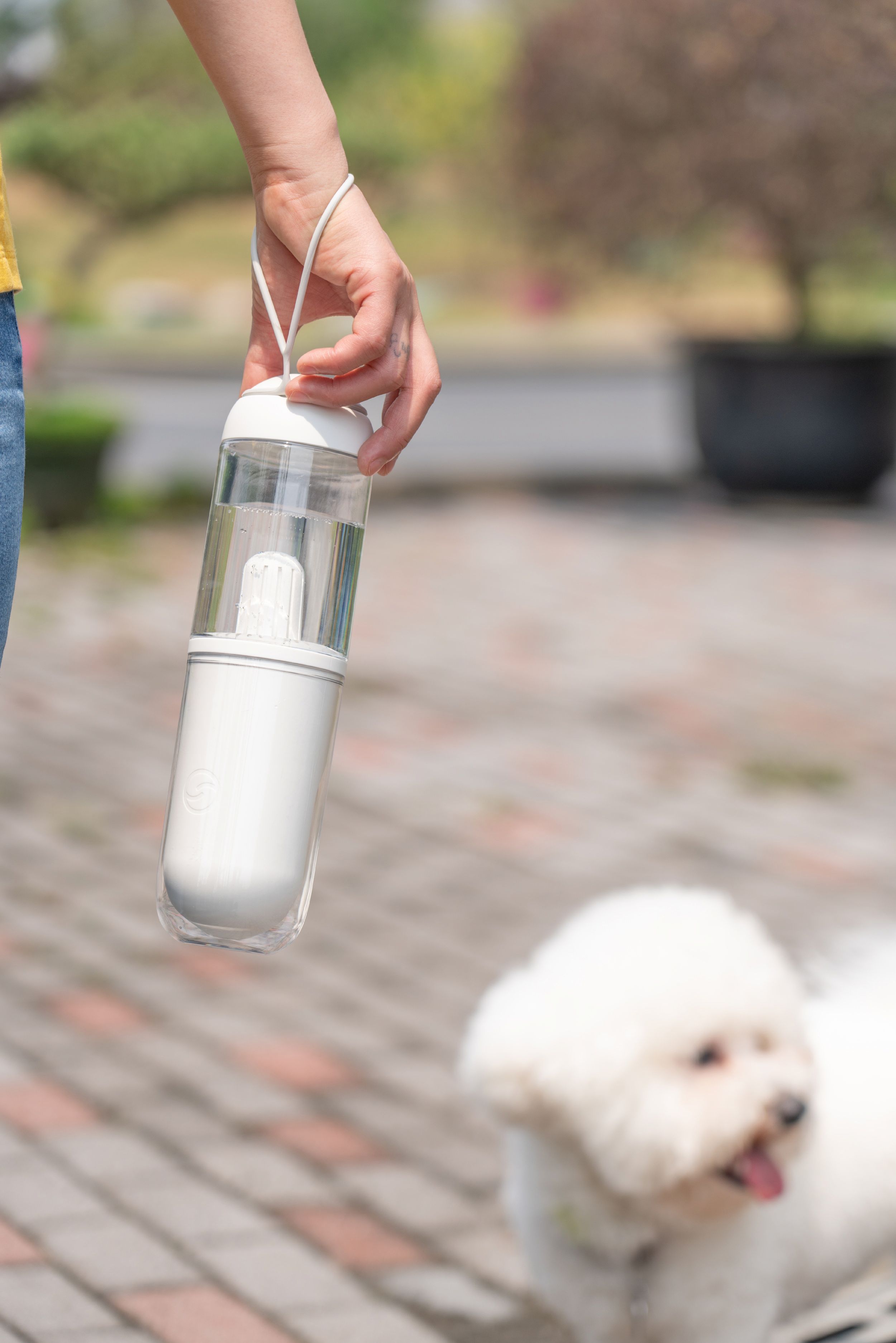 Pet Life ® Handheld Travel Filtered Water Feeder